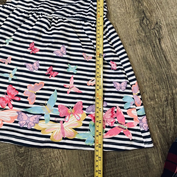 Girls dress size 5 butterfly’s - Picture 3 of 5